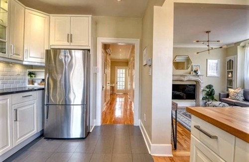 Cote-Des-Neiges—Notre-Dame-De-Grace Apartment | Chic 2BD Condo ★ 10/10 Walkscore ★ Free Parking ★ 2 Blocks from Snowden Metro