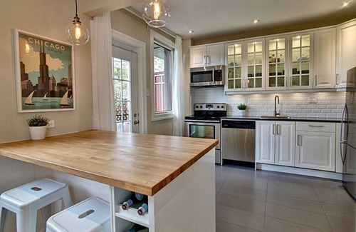 Cote-Des-Neiges—Notre-Dame-De-Grace Apartment | Chic 2BD Condo ★ 10/10 Walkscore ★ Free Parking ★ 2 Blocks from Snowden Metro