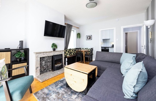 Dublin Apartment | Chic 2Bed W/Canal Views, 15 Min to Kilmainham Gaol