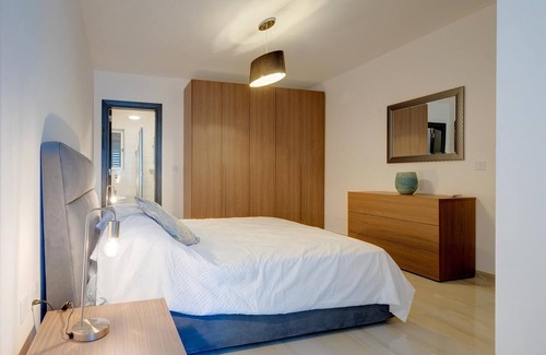 Ta' Xbiex Apartment | Chic 2BR Apartment, Ideal Location