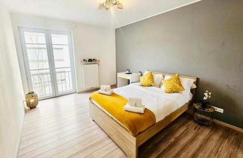 Gare Apartment | Chic 2BR easy access to the train station-2b