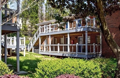 Buckhead Apartment | Chic 2BR Family-sized Apartment near Lenox Square! Perfect ATL getaway!