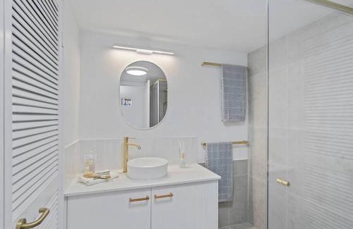 Mermaid Beach Apartment | Chic 2BR Oasis Turtle Beach Resort Gold Coast