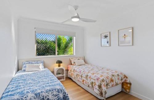 Mermaid Beach Apartment | Chic 2BR Oasis Turtle Beach Resort Gold Coast