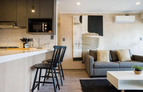 El Golf Apartment | Chic 2BR Retreat in Vitacura Perfect for 3 Steps from Everything