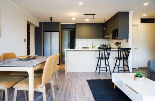 El Golf Apartment | Chic 2BR Retreat in Vitacura Perfect for 3 Steps from Everything