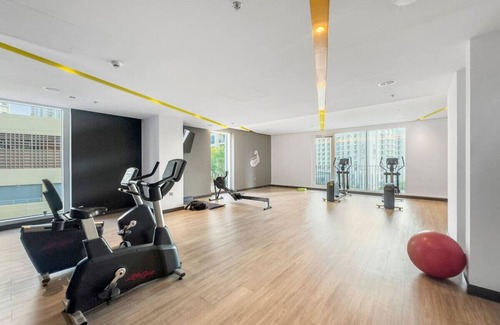 Jadaf Apartment | Chic 2BR Stay at Creek Horizon with Pool, Gym and Prime Dubai Location