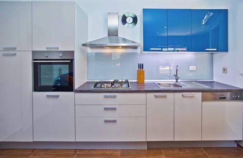 Zrnovnica Apartment | Chic 3-bedroom apartment with AC, WiFi in charming Žrnovnica