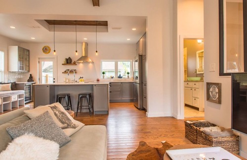 Bouldin House | Chic 3 bedrooms and Office Townhouse in Bouldin, Central Austin. Walk to SoCo!