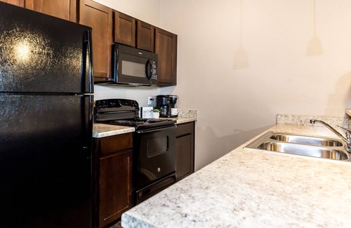 Lubbock Apartment | Chic 3BR Apt Minutes to Downtown Pool & Gym