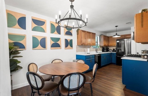 Austin Apartment | Chic 3BR Retreat by DT, Domain & Q2 Stadium