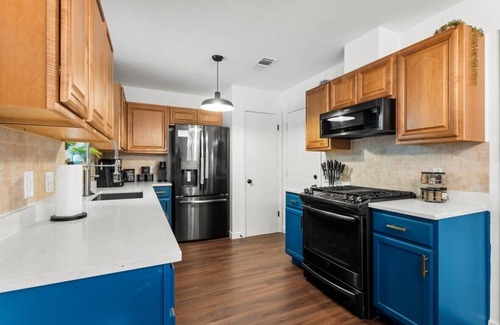 Austin Apartment | Chic 3BR Retreat by DT, Domain & Q2 Stadium