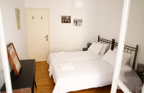 Exarhia Apartment | Chic 4th Floor Apt, Large Balcony, cinema view