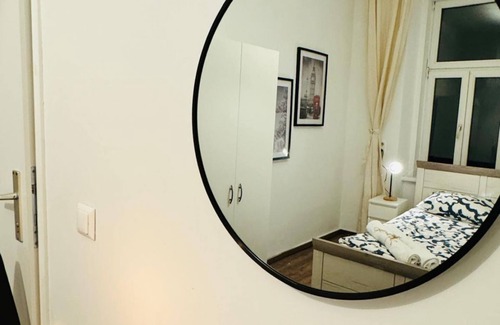 Liesing Apartment | Chic 5BR Apt for 10P; w/Direct City Access