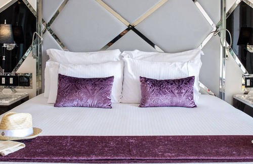 South Shore Hotel Area Hotel | ✩ Chic Adult-Only Studio ✩ 30 Mins to Airport ✩