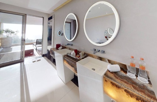 South Shore Hotel Area Hotel | ✩ Chic Adult-Only Studio ✩ 30 Mins to Airport ✩