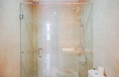 Cikini Apartment | Chic and Cozy 2BR Apartment at Menteng Park By Travelio