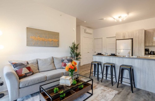 Griffintown Apartment | Chic and Spacious 3 Bedrooms in Griffintown