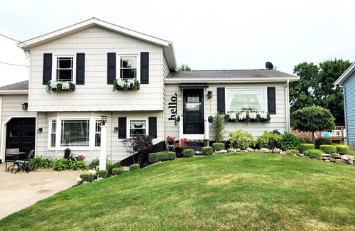 Erie House | Chic and Spacious 3 bedroom home located 3.4 mi from downtown Erie, PA