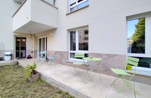Saint-Denis Apartment | Chic and spacious apart with terrace and parking