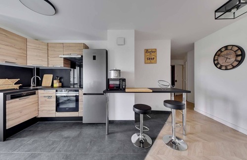 L'Ile-Saint-Denis Apartment | Chic apart with parking and balcony - Arnold Geraux