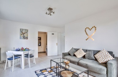 Orly Apartment | Chic apart with terrace and parking - Chic apart with terrace and parking in Orly