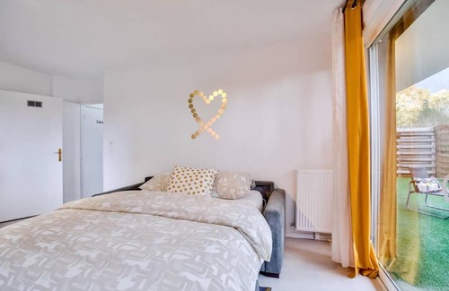 Orly Apartment | Chic apart with terrace and parking