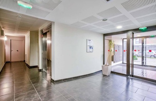 Orly Apartment | Chic apart with terrace and parking