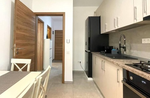 Brasov Apartment | Chic Apartment in Cosmopolit Residence w. Balcony