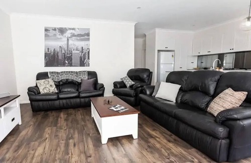 Wagga Wagga Apartment | Chic Apartment in the Heart of Wagga!