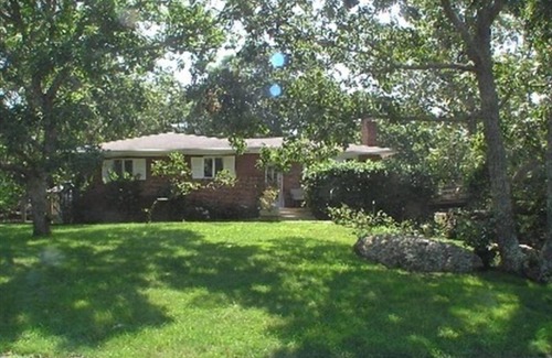 Barnes Landing Cottage | CHIC BEACH RETREAT! Walk to Desirable Barnes Landing Bay Beach