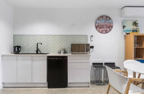 Rye Apartment | Chic Beach Studio - This chic two bedroom studio apartment nestled between the front and back beachs