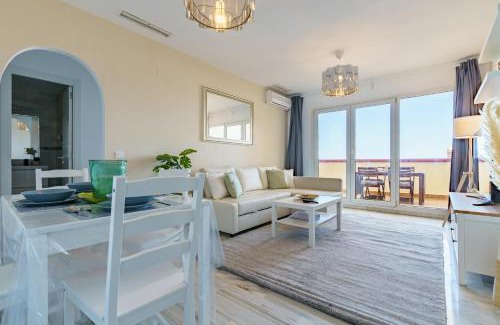 Torrequebrada Apartment | Chic Beachfront Flat with Amazing Sea Views and Private Indoor Parking