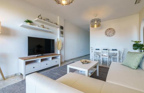 Torrequebrada Apartment | Chic Beachfront Flat with Amazing Sea Views and Private Indoor Parking