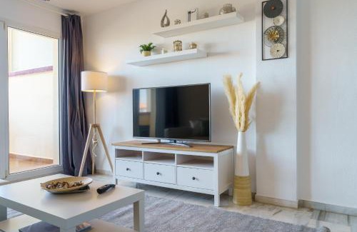 Torrequebrada Apartment | Chic Beachfront Flat with Amazing Sea Views and Private Indoor Parking