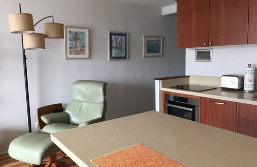 Waikiki Condo | Chic Beachy Studio in Waikiki