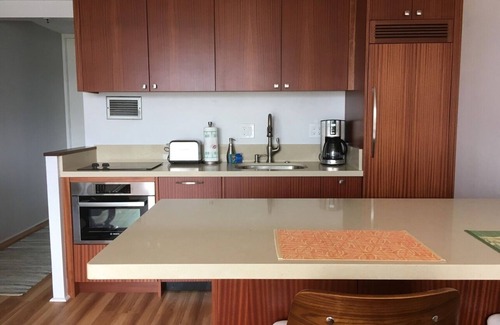Waikiki Condo | Chic Beachy Studio in Waikiki