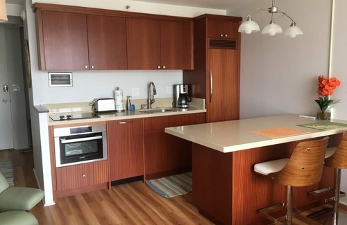 Waikiki Condo | Chic Beachy Studio in Waikiki
