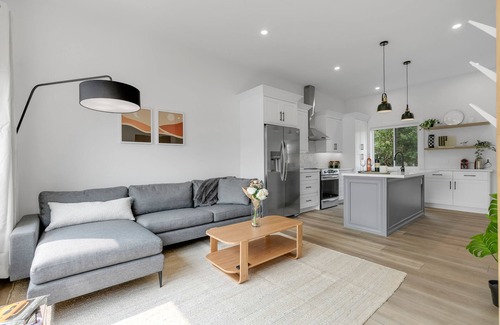 Bowmanville House | Chic Bespoke 4BR Home: King Beds & Fully Fenced Backyard