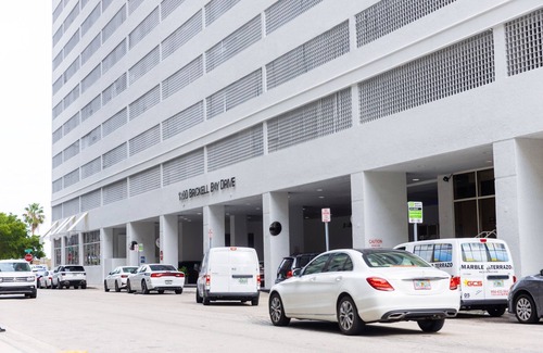 Brickell Apartment | Chic Brickell Studio w/Pool,Gym,Jacuzzi and free parking