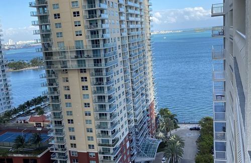Brickell Apartment | Chic Brickell Studio w/Pool,Gym,Jacuzzi and free parking
