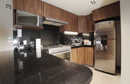 Colonia Cuauhtemoc Apartment | Chic CDMX Haven: Pop Modern Elegance Meets Roma'snn