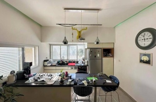 Tel Aviv Promenade Apartment | Chic central 2BR Apt, Equipped Kitchen & Spacious Living – 5 Min to Beach,