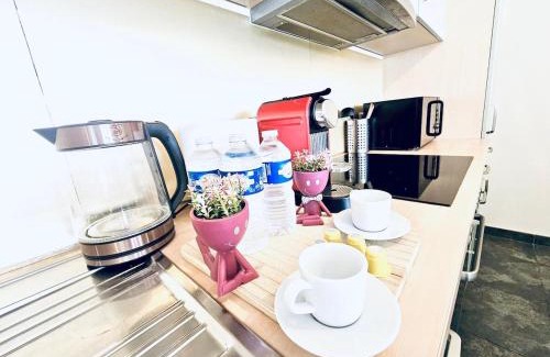 Gare Apartment | Chic City Retreat 2BR near Station with parking-2a