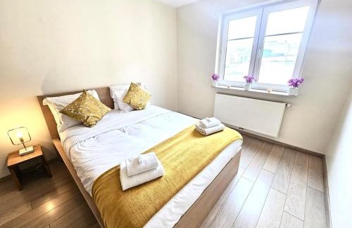 Gare Apartment | Chic City Retreat 2BR near Station with parking-2a