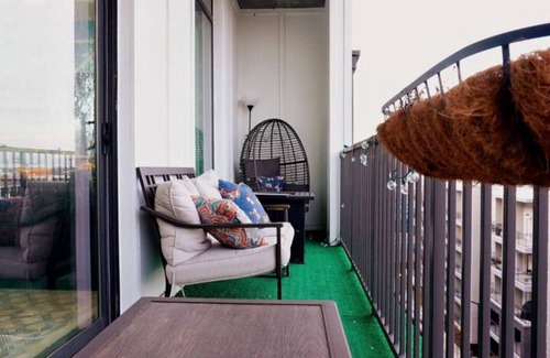 Atlanta Apartment | ★Chic & Comfy in the ♥ of Atlanta | ♛Queen Bed