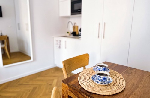 Targowek Apartment | Chic corporate apartment steps from Metro Zacisze, with WiFi and free parking