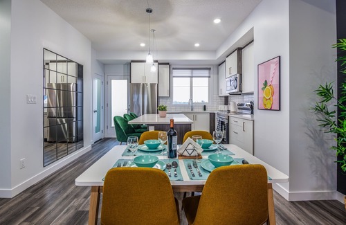 West Edmonton House | Chic & Cozy»AC|Garage|King bed|Arcade|10Min to WEM