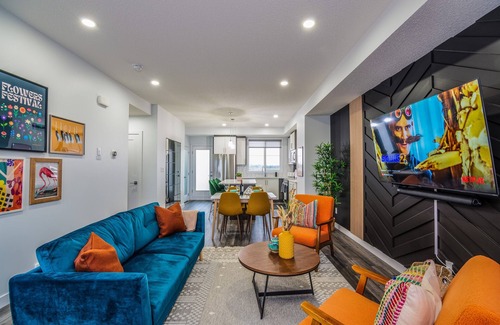 West Edmonton House | Chic & Cozy»AC|Garage|King bed|Arcade|10Min to WEM