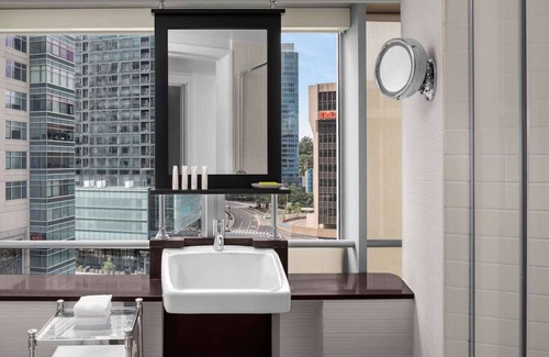 North Rosslyn Hotel | Chic D.C. Stay | Potomac Views. Steps to Metro